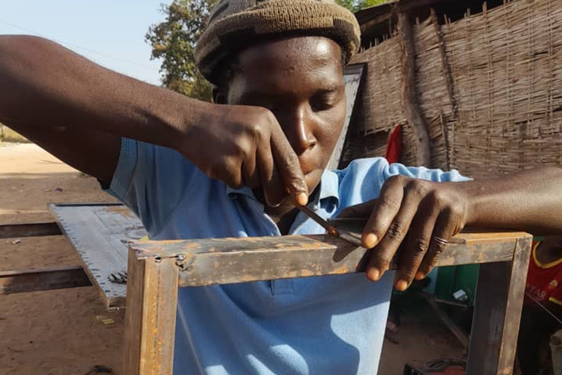 Banchi scolastici completati e verniciati - Senegal